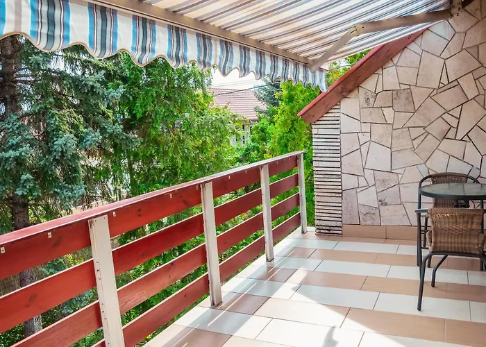 Illyes Vendeghaz بيت للعطل