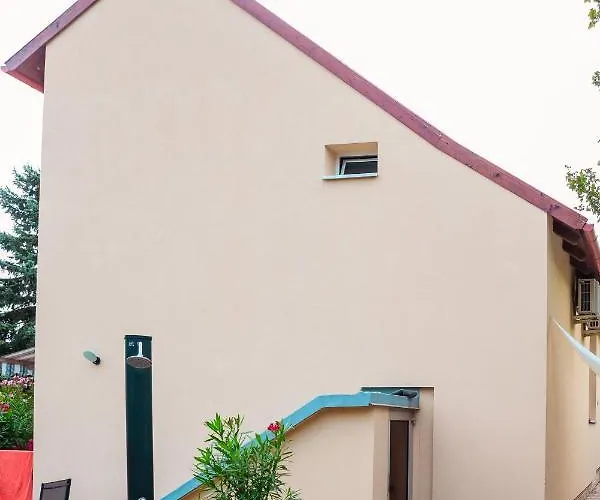 Illyes Vendeghaz بالاتونفوريد