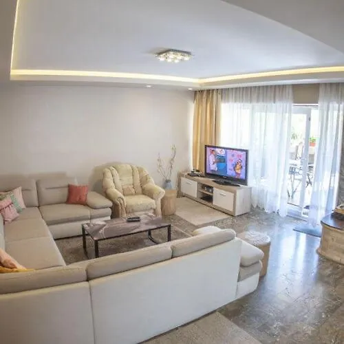 Illyes Vendeghaz بالاتونفوريد