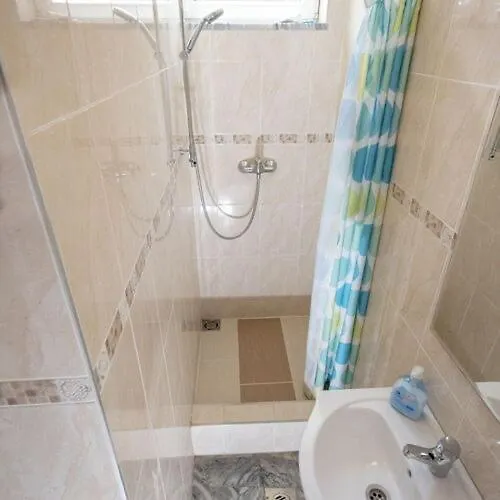 Illyes Vendeghaz Tatil Evi